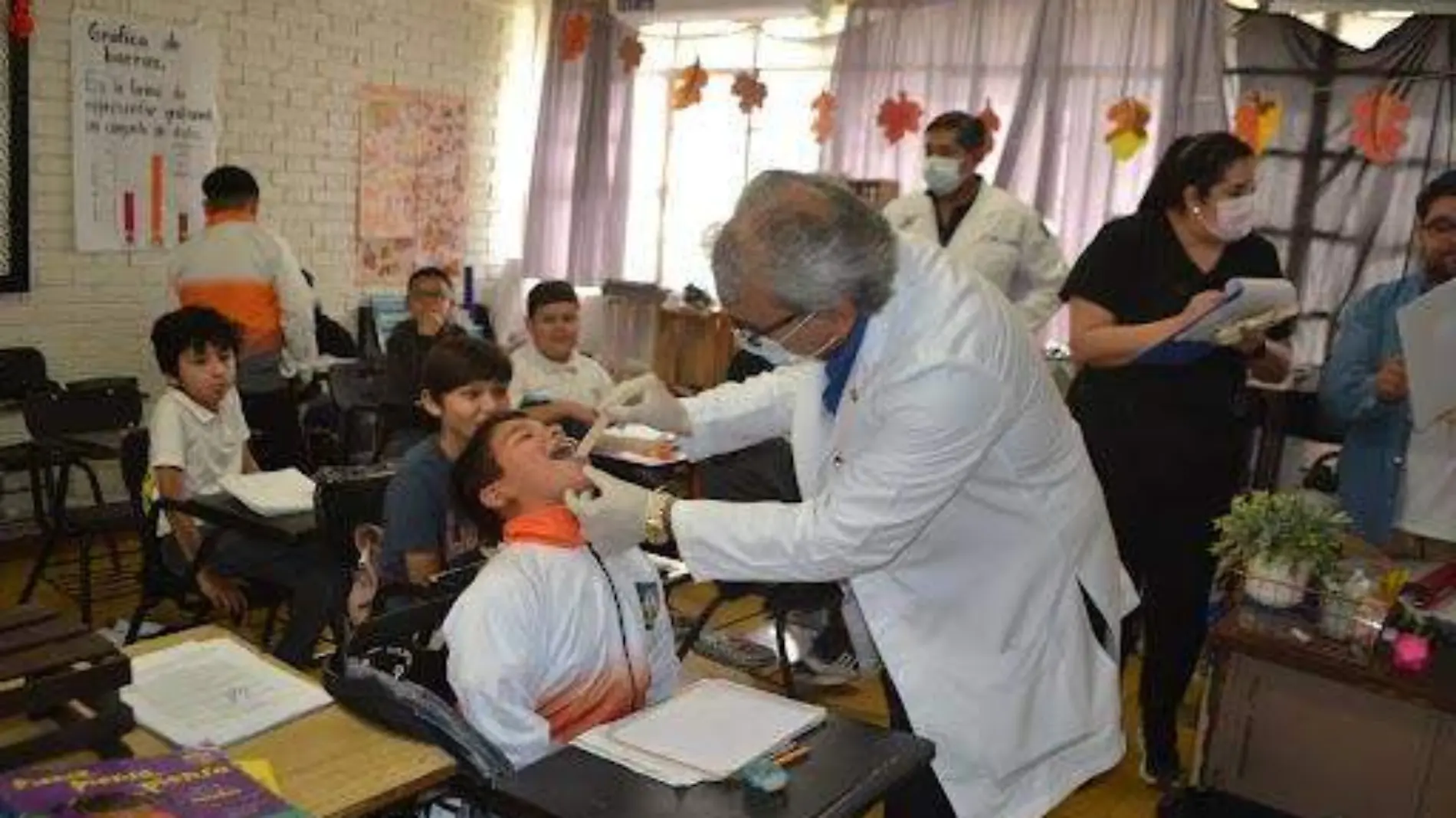 Los alumnos de la escuela primaria Luis G. Cano se vieron beneficiados con la visita de ortodoncistas y ortopedistas